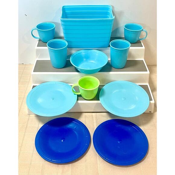 Step 2 Blue replacement bowls, plates, cups, tea cups (1 green) & bin - Picture 1 of 4